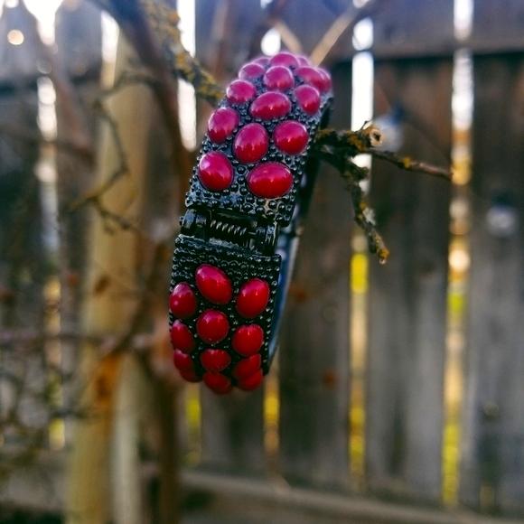 Vintage Magenta Cabachon Clamp Bracelet - Picture 2 of 9